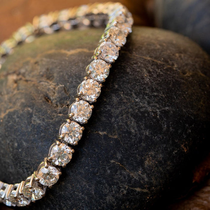 Sapphire  diamond tennis bracelet set in 18ct white gold 22