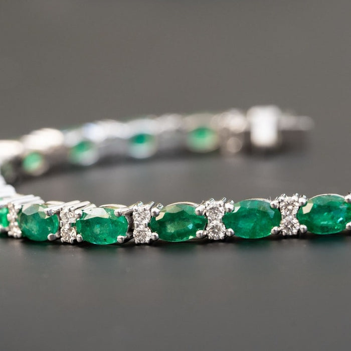Buy Traditional &Amp; Contemporary Emerald &Amp; Diamond Bracelet With A  Splash Of Red Stone In 18K Yellow Gold Online | Madanji Meghraj